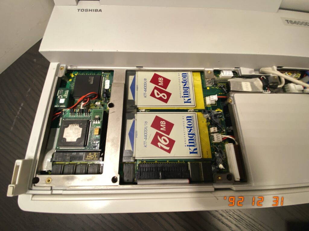 Toshiba T6400 - The Last (& Best) Gas Plasma Portable - Retropaq